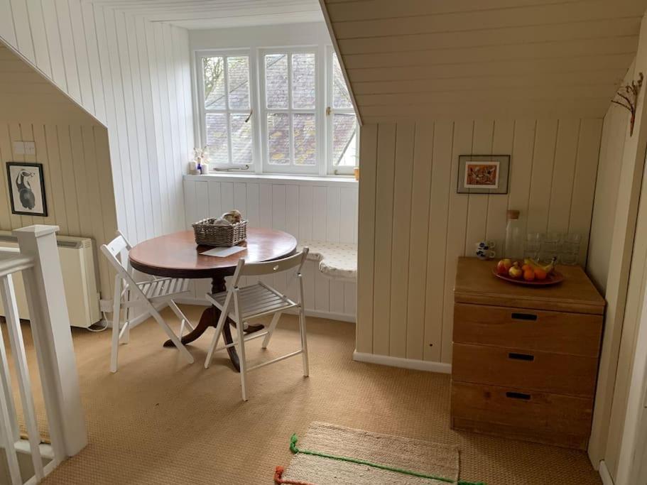 Trinity Annexe An Adorable First Floor Light And Lofty Space Within An Aonb Godmanstone Exterior photo