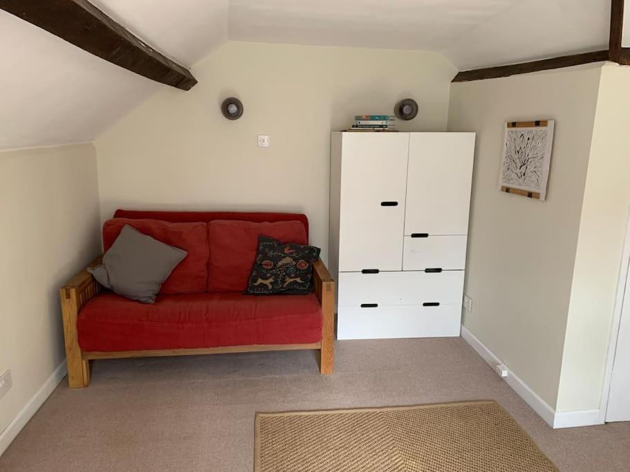 Trinity Annexe An Adorable First Floor Light And Lofty Space Within An Aonb Godmanstone Exterior photo