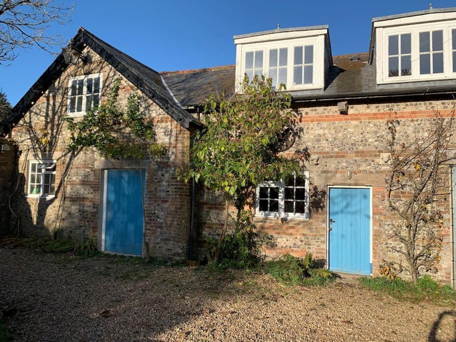 Trinity Annexe An Adorable First Floor Light And Lofty Space Within An Aonb Godmanstone Exterior photo