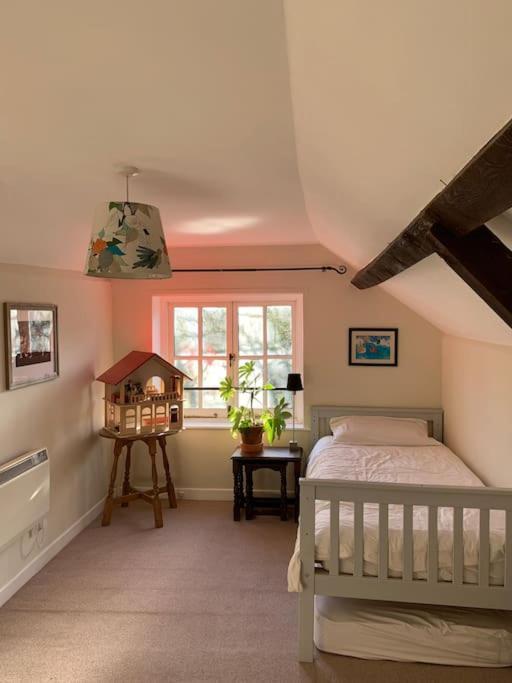 Trinity Annexe An Adorable First Floor Light And Lofty Space Within An Aonb Godmanstone Exterior photo